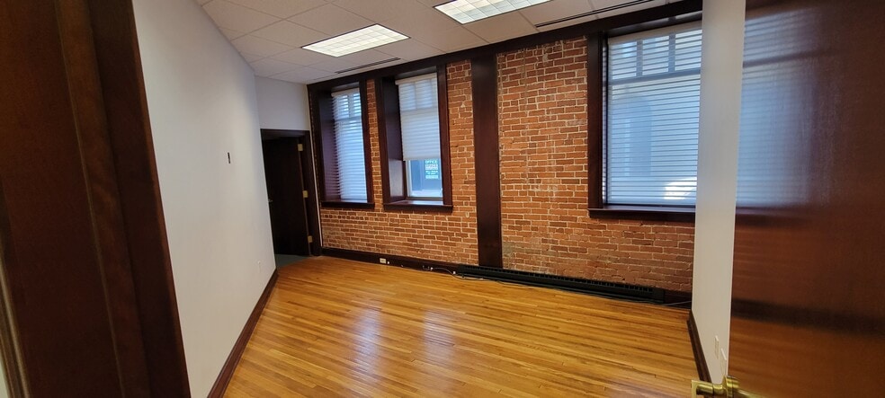More Photos Of 916 Quarrier, Charleston Office Residential For Sale