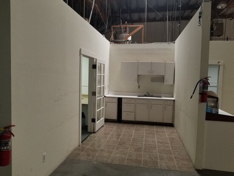 More Photos Of 707 Heinz Ave, Berkeley Warehouse For Lease