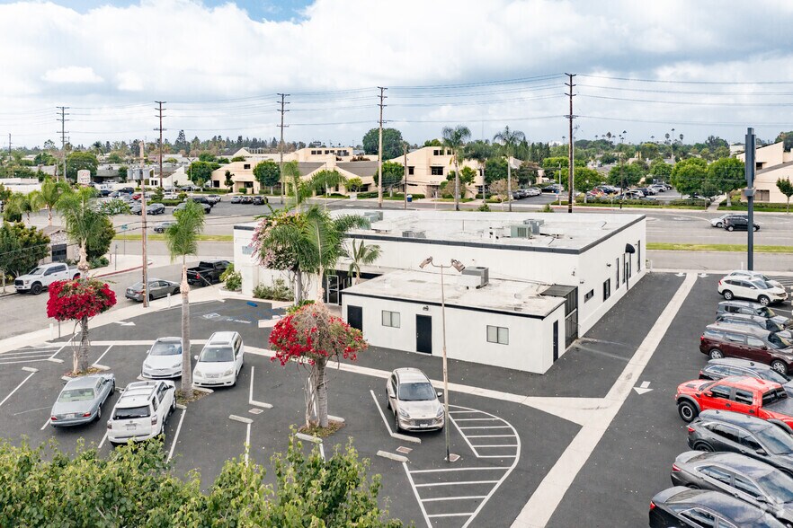 More Photos Of 1921 N Tustin Ave, Santa Ana Freestanding For Lease