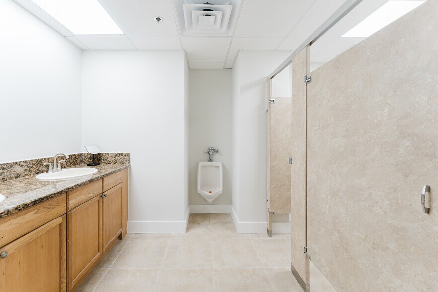 More Photos Of 40 SE 5th St, Boca Raton Office For Lease