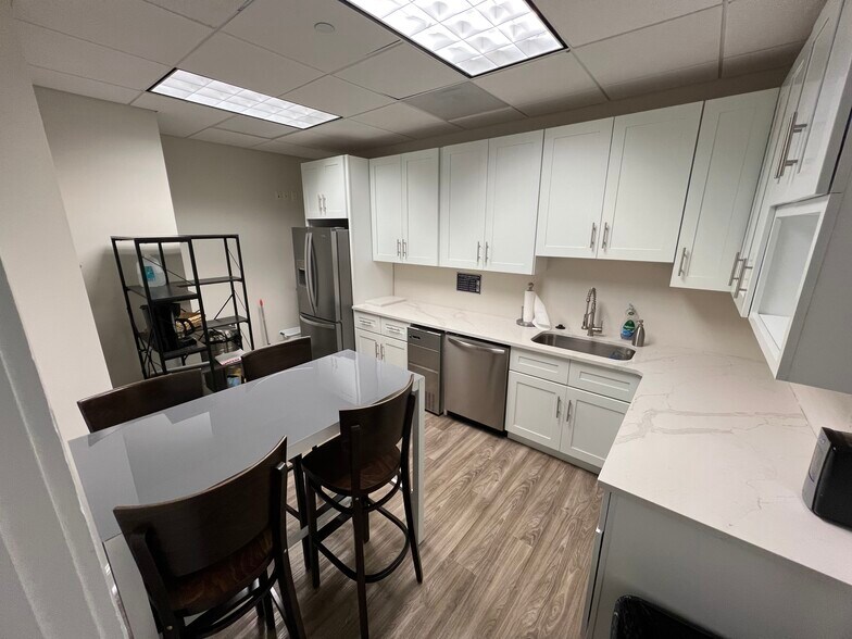 More Photos Of 2925 Pga Blvd, Palm Beach Gardens Office For Lease