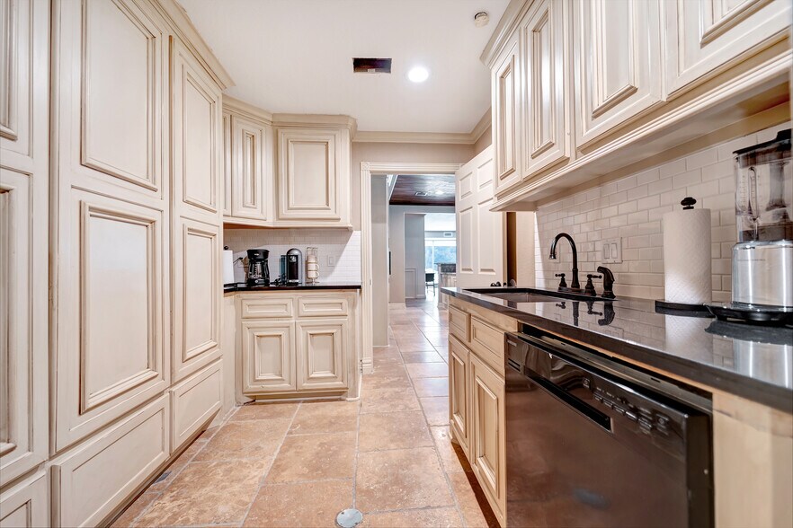 More Photos Of 5607 Sapp Rd, Conroe Lodge Meeting Hall For Sale