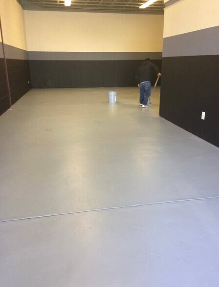 More Photos Of 7513 Gary Rd, Manassas Warehouse For Lease