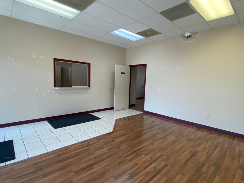 More Photos Of 1600 Park Ave, Orange Park Unknown For Lease