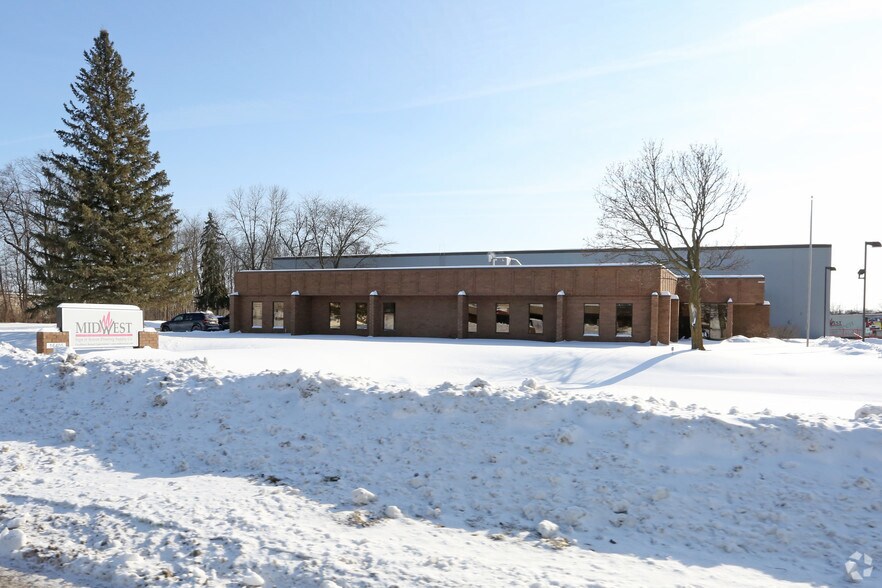 More Photos Of 16405-16465 W Lincoln Ave, New Berlin Distribution For Lease