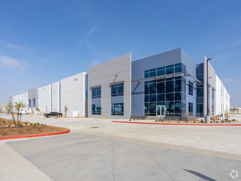 More Photos Of 10855 Cherry Ave, Fontana Distribution For Lease