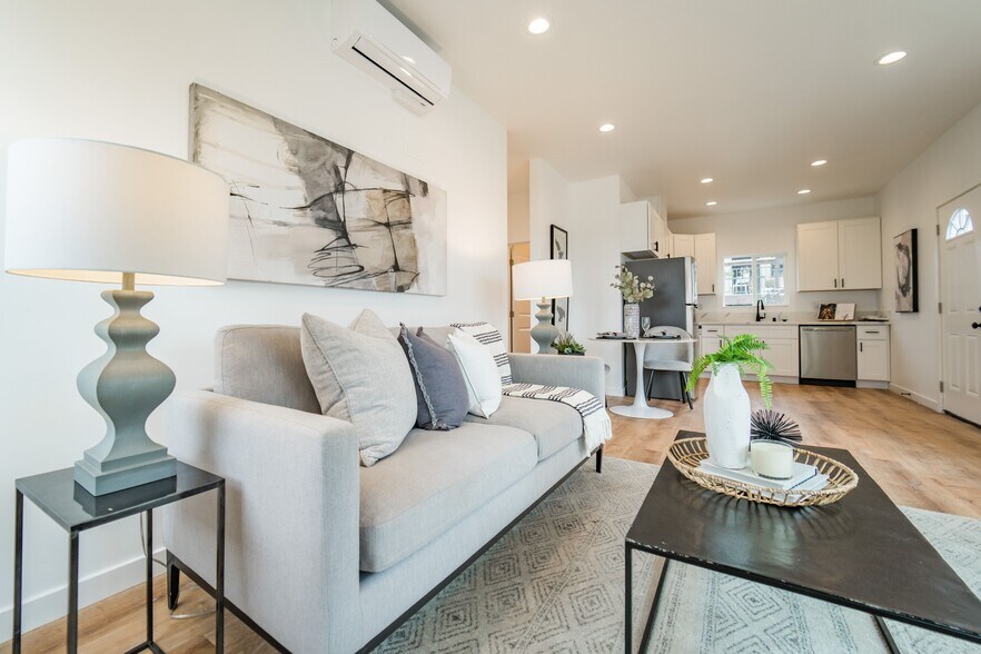 More Photos Of 6737-43 Thomson Ct, San Diego Apartments For Sale