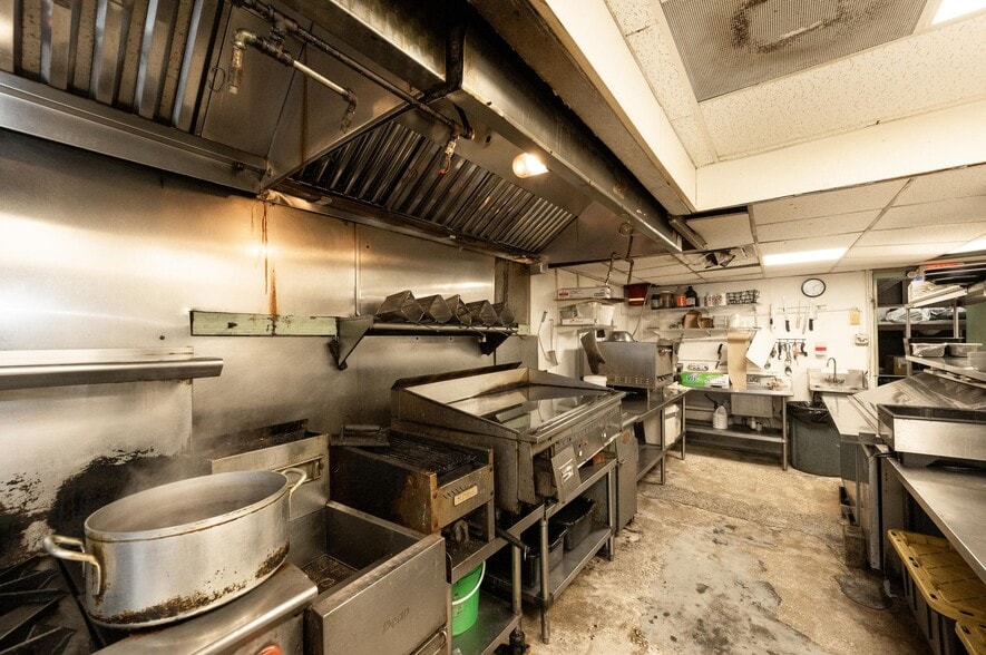 More Photos Of 1075 Duval St, Key West Restaurant For Sale