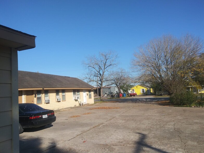 More Photos Of 1026 Miles St, Rosenberg Apartments For Sale