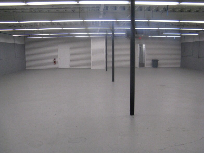 More Photos Of 675 W Shore Rd, Warwick Showroom For Lease