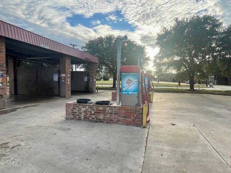 More Photos Of 1101 Yellow Jacket Ln, Rockwall Carwash For Sale