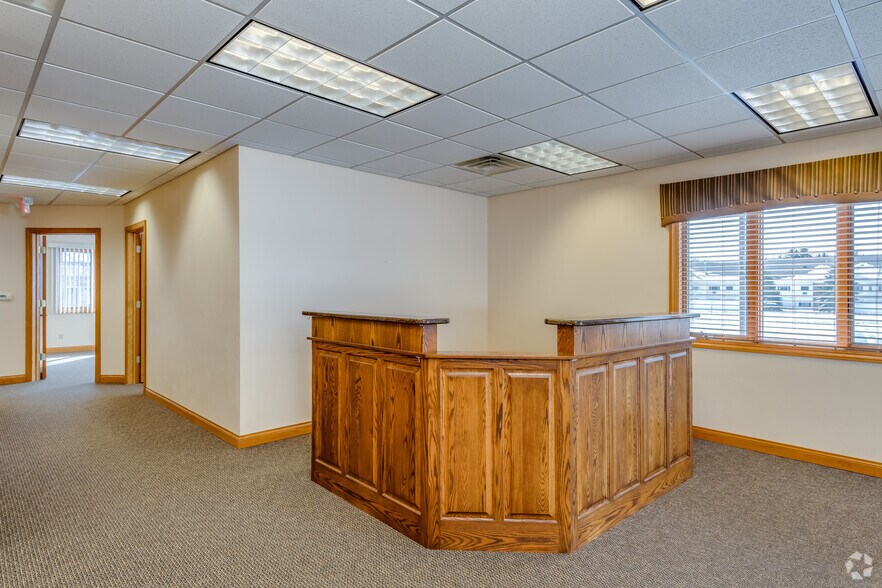 More Photos Of 119 N McCarthy Rd, Appleton Office For Lease