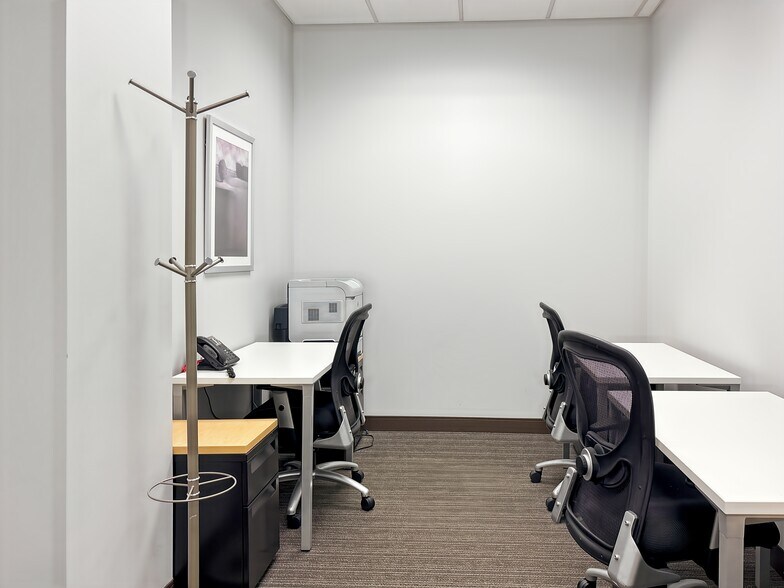 More Photos Of 5550 Wild Rose Ln, West Des Moines Coworking Space