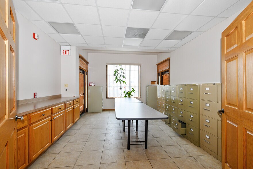 More Photos Of 15859 S Ridgeland Ave, Oak Forest Office For Sale