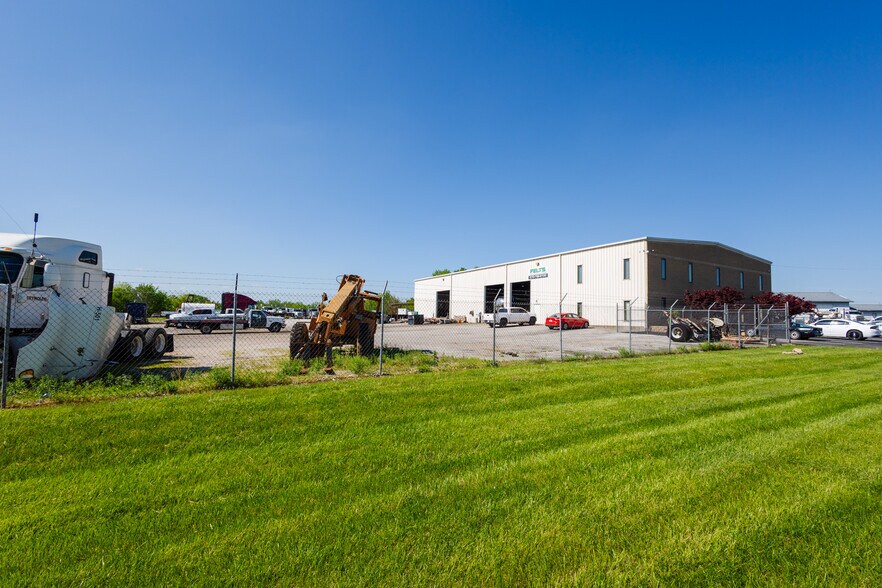 More Photos Of 267 N Graham St, Bowling Green Light Distribution For Sale