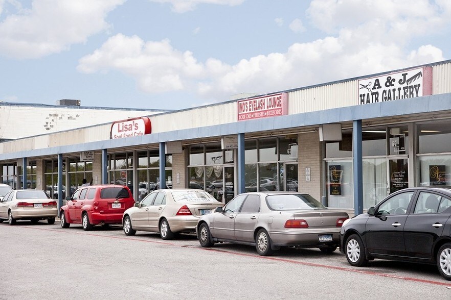 More Photos Of 2550 W Red Bird Ln, Dallas Unknown For Lease