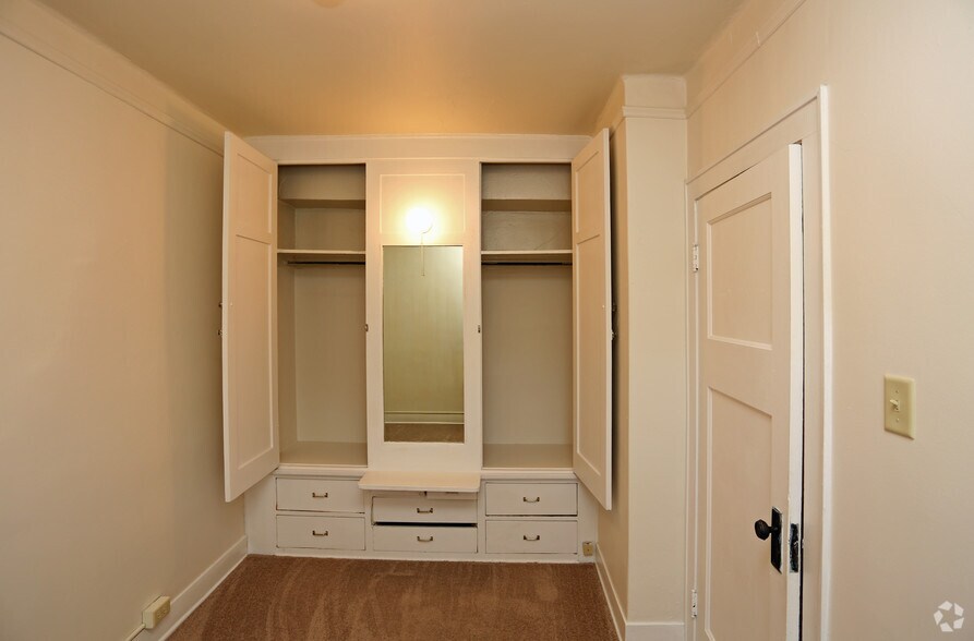 More Photos Of 846 N 15th St, Milwaukee Apartments For Sale