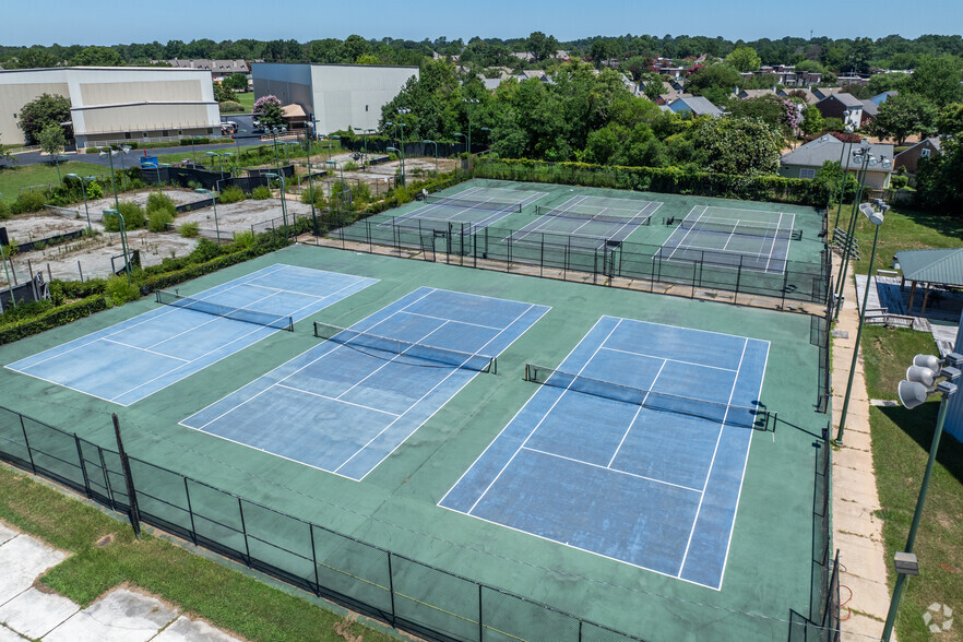 More Photos Of 46 Northtown Dr, Jackson Swimming Pool For Lease