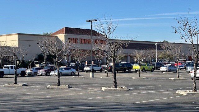 More Photos Of 475-745 E Hospitality Ln, San Bernardino Unknown For Lease