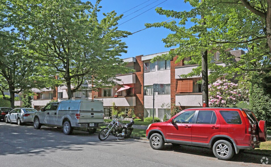 More Photos Of 11 E 11th Ave, Vancouver Apartments For Sale