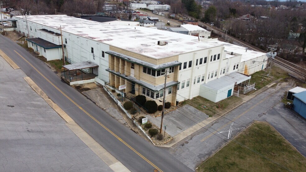 Primary Photo Of 109 E Hardin St, Greeneville Flex For Sale