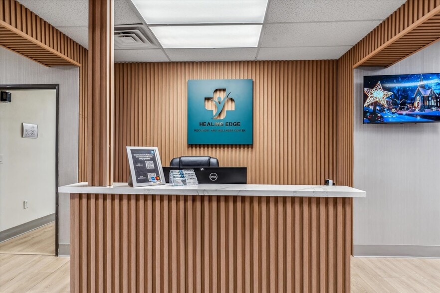 More Photos Of 4220 N 20th Ave, Phoenix Medical For Lease