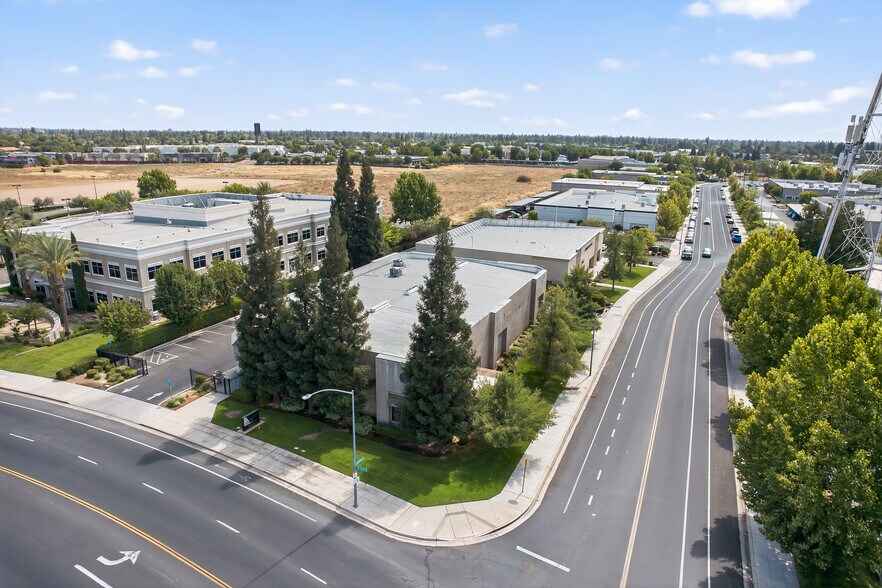 More Photos Of 655 W Alluvial Ave, Fresno Warehouse For Sale