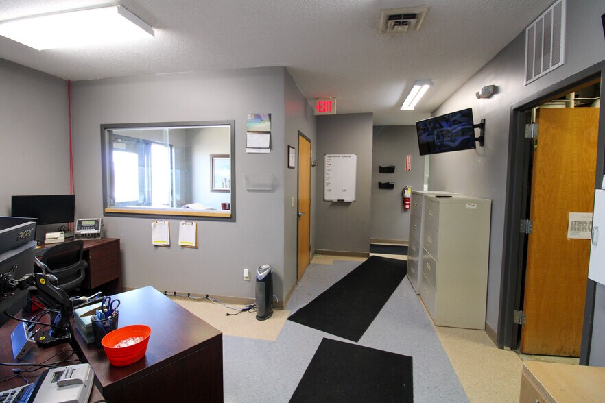 More Photos Of 5640 44th Ave S, Clinton Industrial For Sale