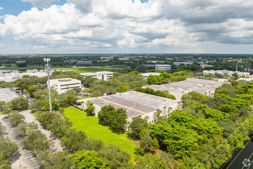 More Photos Of 14240 Palmetto Frontage Rd, Miami Lakes Warehouse For Lease