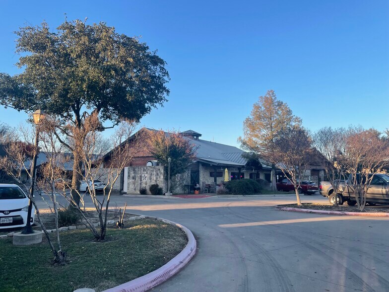 More Photos Of 1427-1435 N Highway 67, Cedar Hill Unknown For Lease