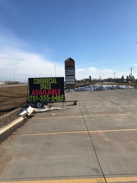 More Photos Of 1005 S Main St, Watford City Medical For Lease