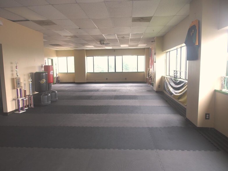 More Photos Of 869 W Main St, Branford General Retail For Lease