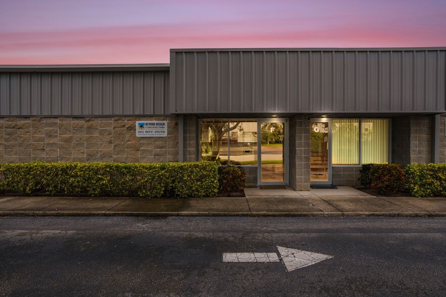 More Photos Of 4545 Mariotti Ct, Sarasota Flex For Sale