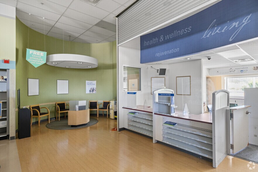 More Photos Of 645 Foxon Rd, East Haven Storefront For Lease