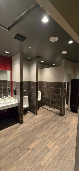 More Photos Of 529 Main St, Vincennes Movie Theatre For Sale