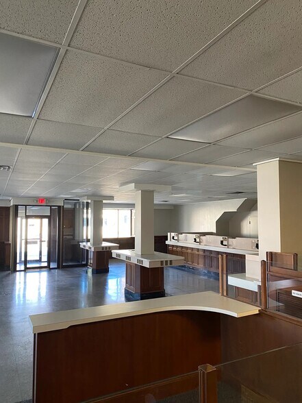 More Photos Of 1033 W Sylvania Ave, Toledo Bank For Lease