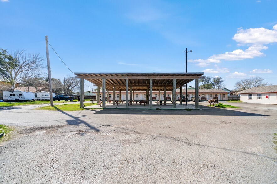 More Photos Of 309 S Fulton Beach Rd, Rockport Hotel For Sale