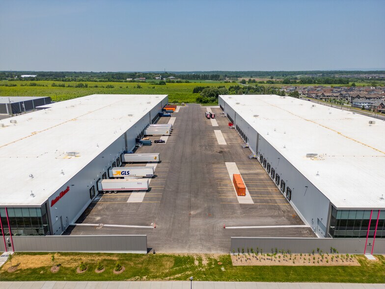 More Photos Of 405 Huntmar Dr, Ottawa Service For Lease