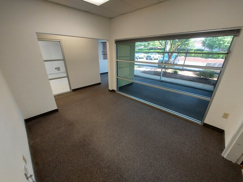 More Photos Of 625 Hutton St, Raleigh Showroom For Lease