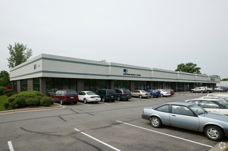 More Photos Of 2611 N Hamline Ave, Roseville Flex For Sale