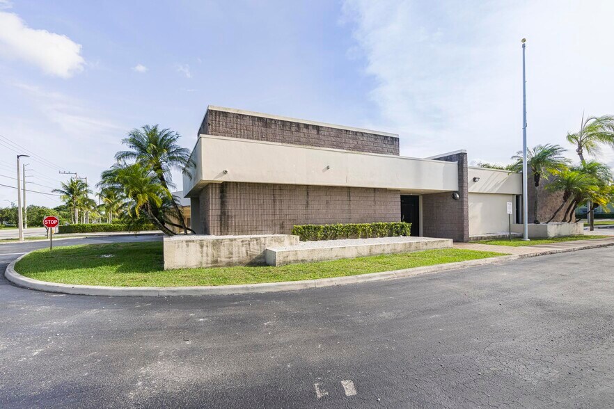 More Photos Of 1750 NE 8th St, Homestead Bank For Sale