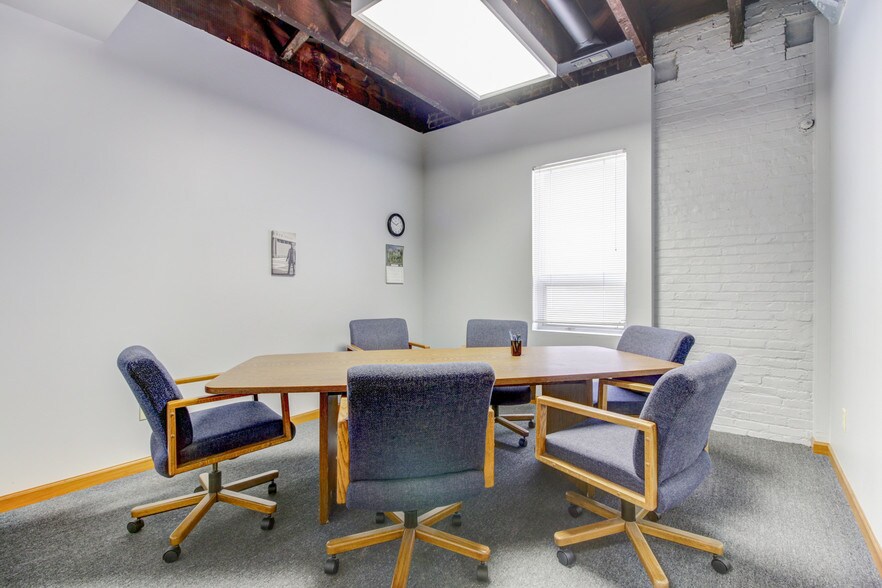 More Photos Of 316-318 Washington St, Bloomington Storefront Retail Office For Lease