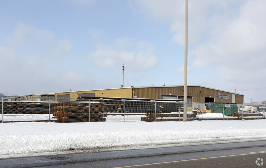 More Photos Of 950 Industrial Rd, Cambridge Warehouse For Lease