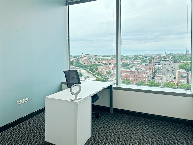 More Photos Of 915-939 W North Ave, Chicago Coworking Space