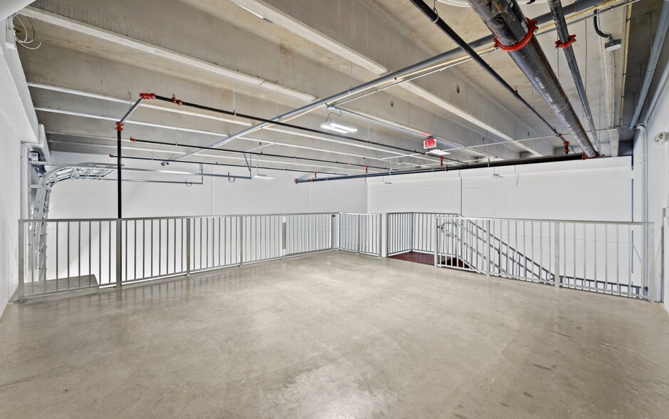 More Photos Of 6175 NW 102nd Ave, Doral Showroom For Sale