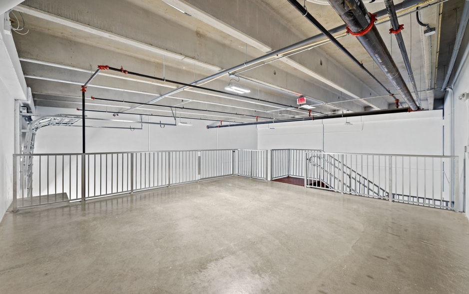 More Photos Of 6175 NW 102nd Ave, Doral Showroom For Sale