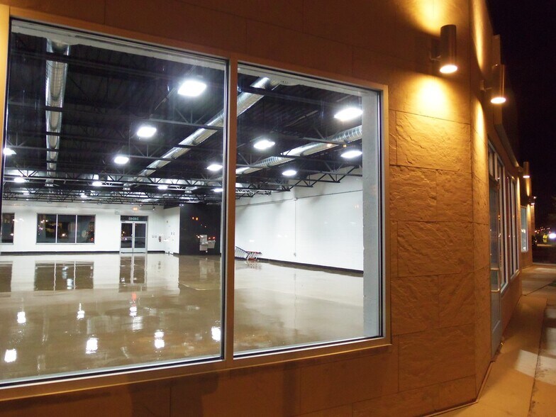 More Photos Of 34040 Woodward Ave, Birmingham Storefront Retail Office For Lease