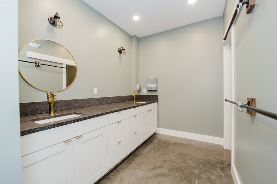 More Photos Of 17629 Cordova Pl, Panama City Beach Industrial For Sale