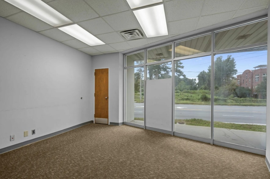 More Photos Of 2909 Market St, Wilmington Office For Sale