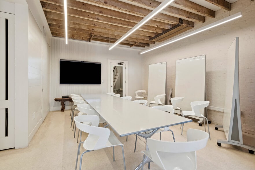 More Photos Of 2200 Prytania St, New Orleans Loft Creative Space For Sale